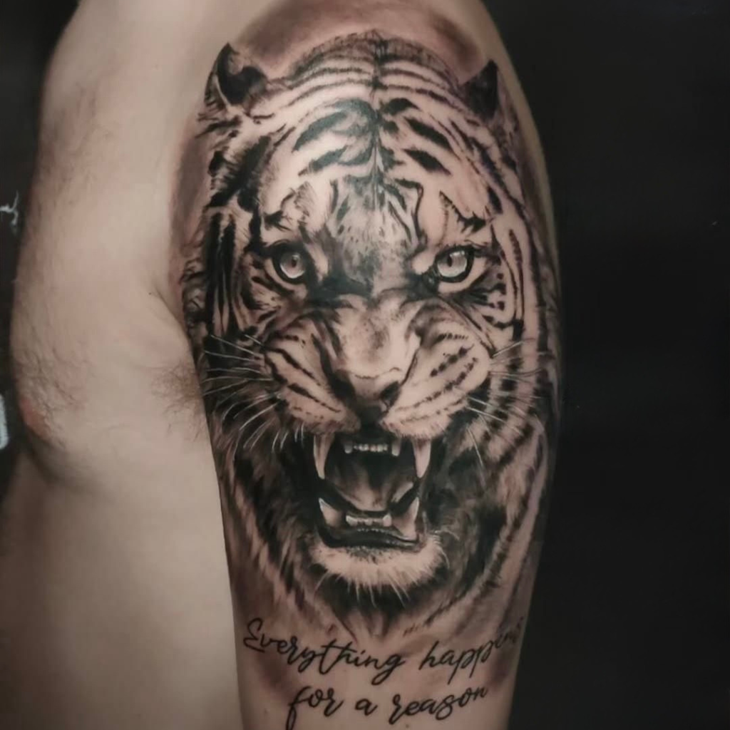 Fein gearbeitetes Tattoo von David – Milane Tattoo Studio Büsserach